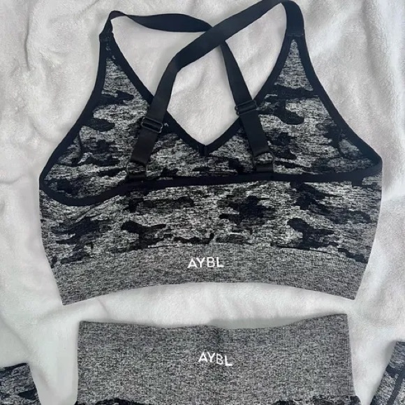 AYBL XS camo sports bra - Picture 1 of 3